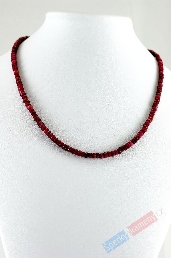 Náhrdelník z broušeného rubínu QA, čočky 2-3 mm, barvy tmavé holubí krve, stříbro Ag 925/1000 (RU1453B)