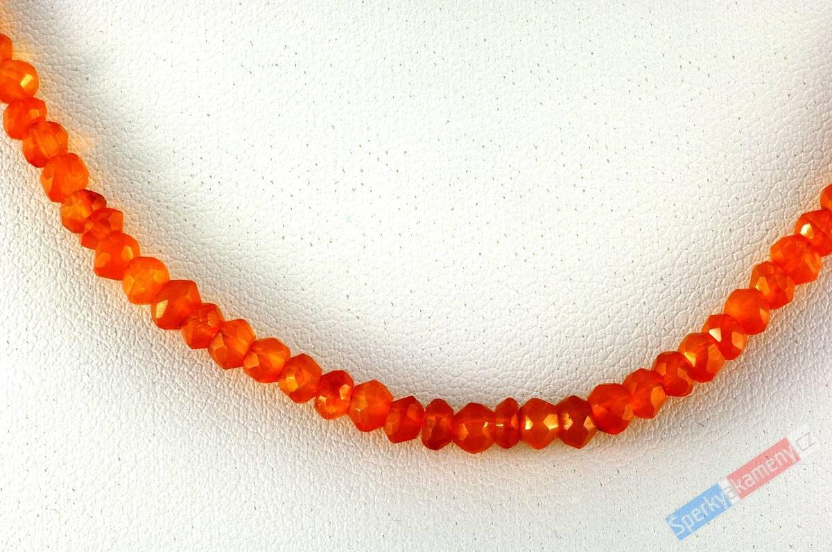 Náhrdelník z broušeného karneolu QA, čočky cca 3 x 4-5 mm, stříbro Ag 925/1000 (KA270B)