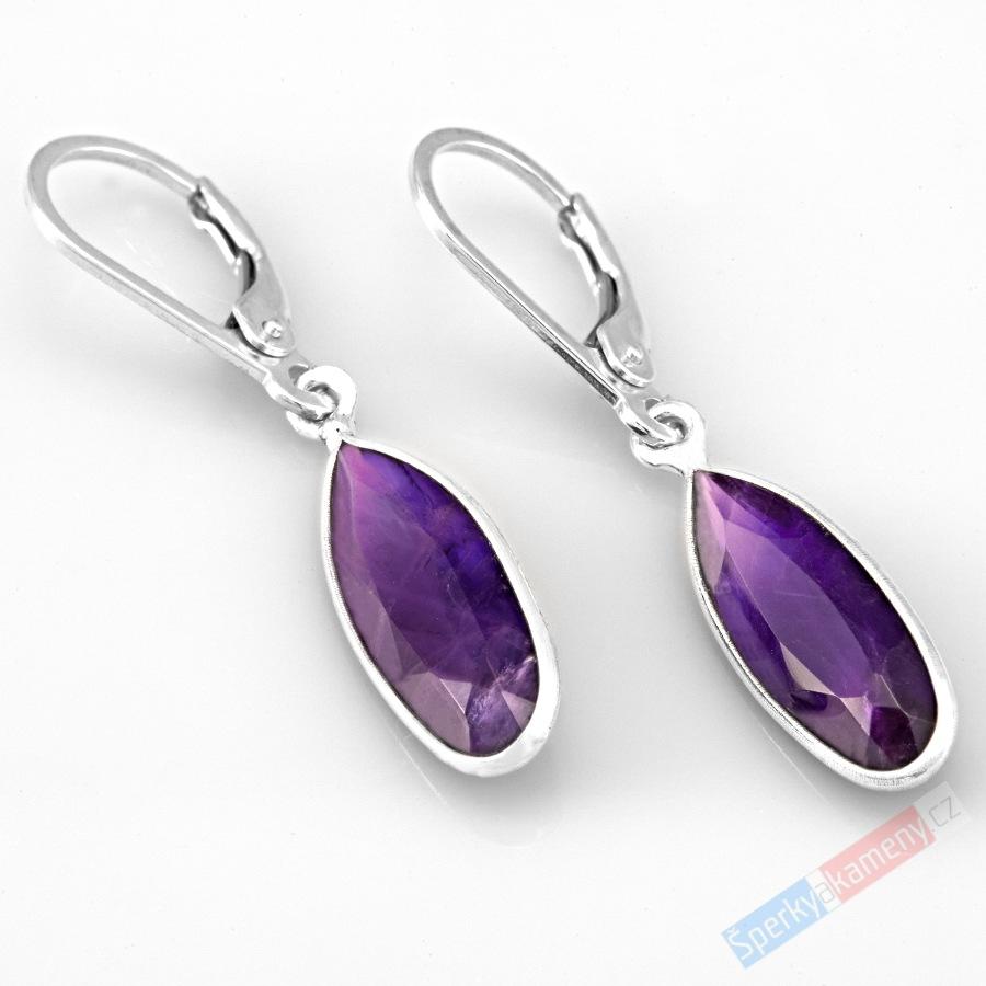Stříbrné náušnice (Ag 925/1000) s broušeným tmavším ametystem QA, cca 18 mm (AM4235U)