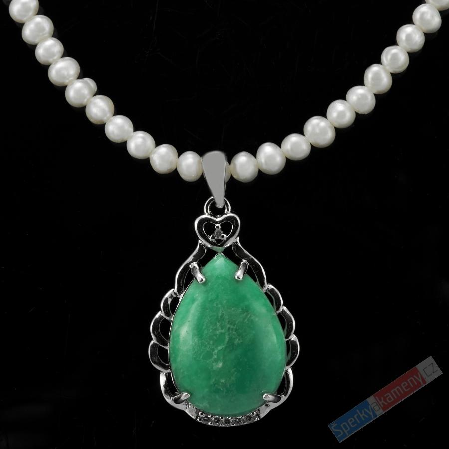Originální náhrdelník v boho stylu z bílých sladkovodních perel s přívěskem z variscitu QA, stříbro Ag 925/1000 "princezna z rodu Ajmarů" (VAP7866S)