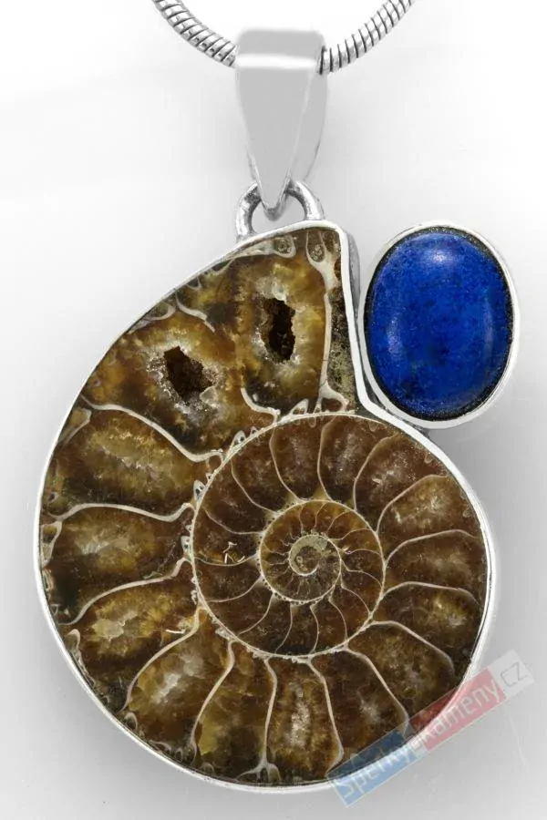 Originální unisex stříbrný přívěsek (Ag 925/1000) s amonitem a lapisem lazuli, cca 27 x 22 mm, "vesmírné vědomí" (ALM1936P)
