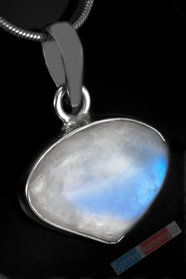 Stříbrný přívěsek (Ag 925/1000) s měsíčním kamenem QA, obrácená kapka připomínající srdce cca 16 x 20 mm, "srdce princezny z Diamantových skal" (ME4530P)