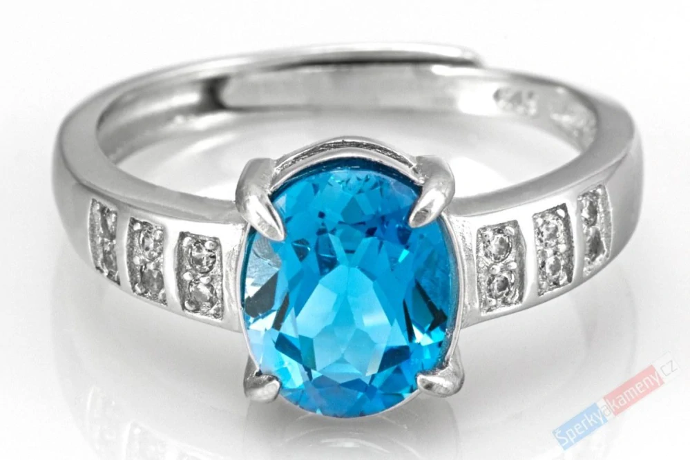Stříbrný prsten (Ag 925/1000) s broušeným Swiss Blue topazem QAA, vel. kamene cca 10 x 8 mm (TP7866R)