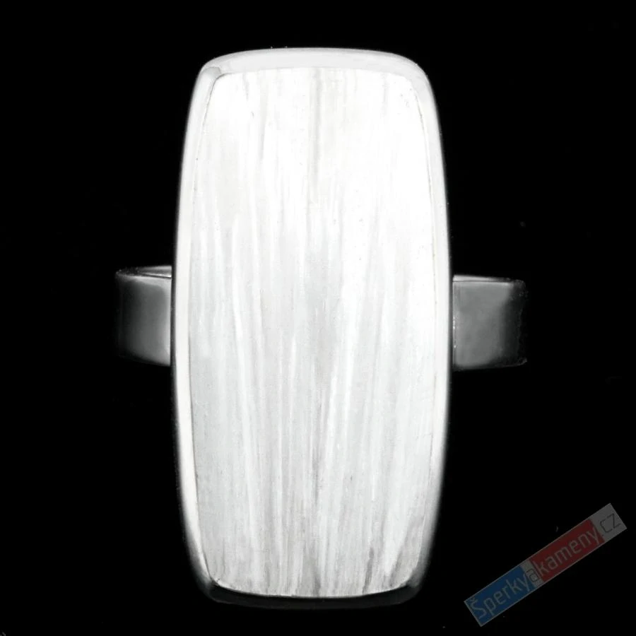 Velký unisex stříbrný prsten (Ag 925/1000) s bílým skolecitem QA, vel. kamene cca 27 x 14 mm, "andělská křídla", RARITA (SC6058R)