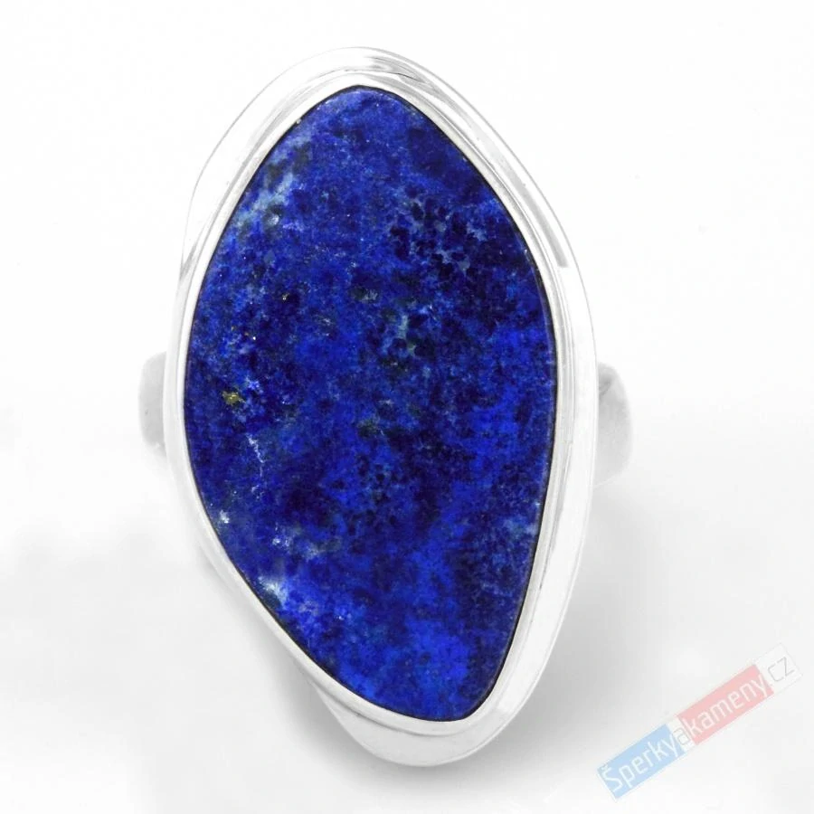 Velký stříbrný prsten (Ag 925/1000) s lapisem lazuli prorostlým pyritem QAA, cca 33 x 19 mm, "noční obloha posetá hvězdami III" (LL1465R)