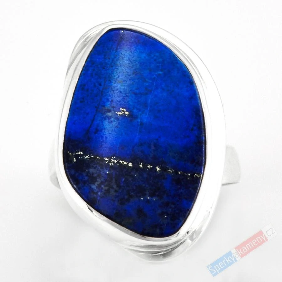 Stříbrný prsten (Ag 925/1000) s lapisem lazuli QAA, vel. kamene cca 29 x 20 mm, "noční obloha posetá hvězdami IV" (LL1579R)