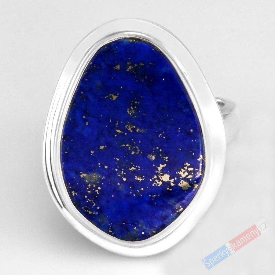 Stříbrný prsten (Ag 925/1000) s lapisem lazuli QAA, vel. kamene cca 25 x 20 mm, nádherná barva s prorosty pyritu (LL1289R)