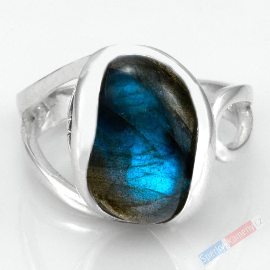 Stříbrný prsten (Ag 925/1000) s labradoritem QAA, vel. kamene cca 17 x 13 mm, nádherná modrá opalizace, POUZE VELIKOST 58 (LB6413R)
