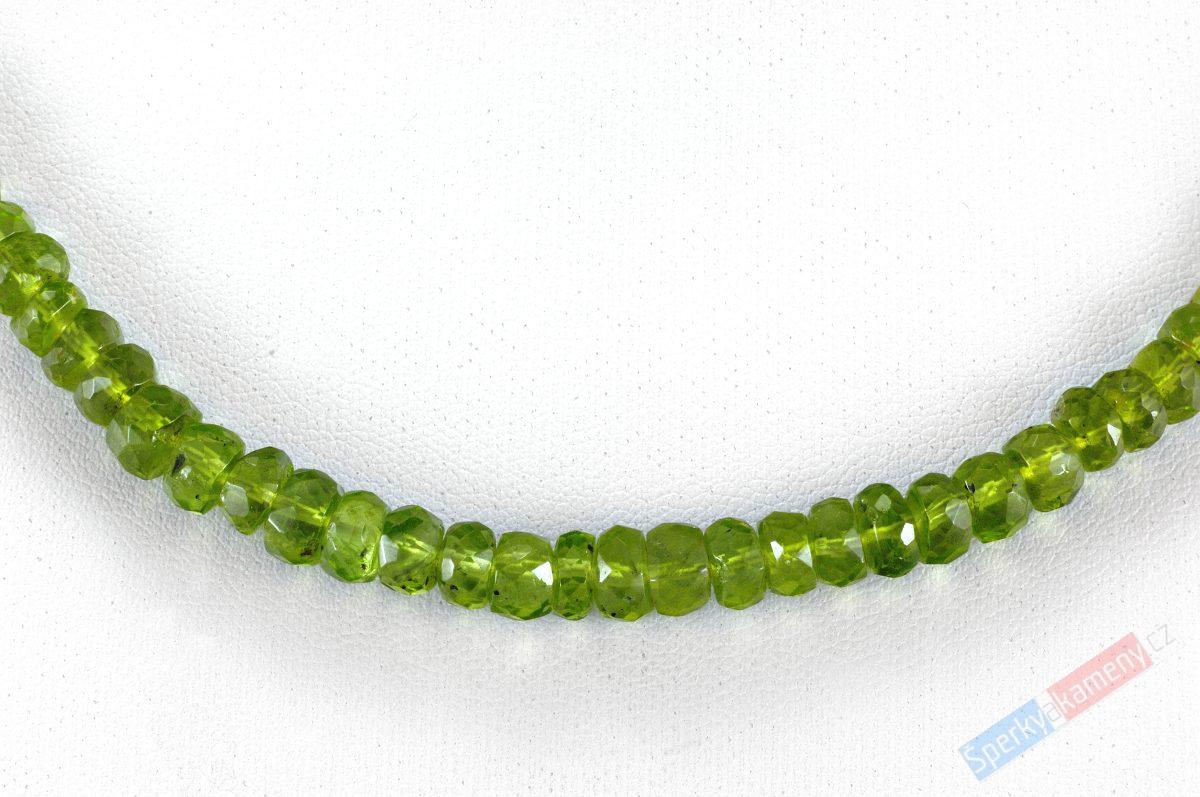 Náhrdelník z broušeného olivínu QAA, čočky cca 3 x 4 mm, stříbro Ag 925/1000 (OL938B)