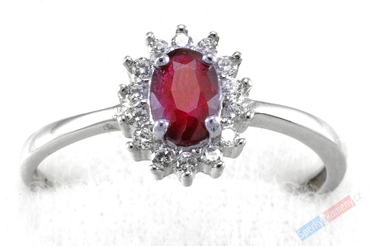 Stříbrný prsten (Ag 925/1000) s broušeným rubínem QAA, vel. kamene cca 7 x 6 mm (RU841R)