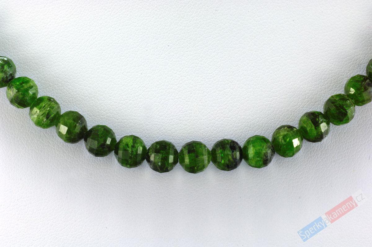 Náhrdelník z broušeného chromdiopsidu QA, kuličky cca 6 mm, stříbro Ag 925/1000 (CHR693B)