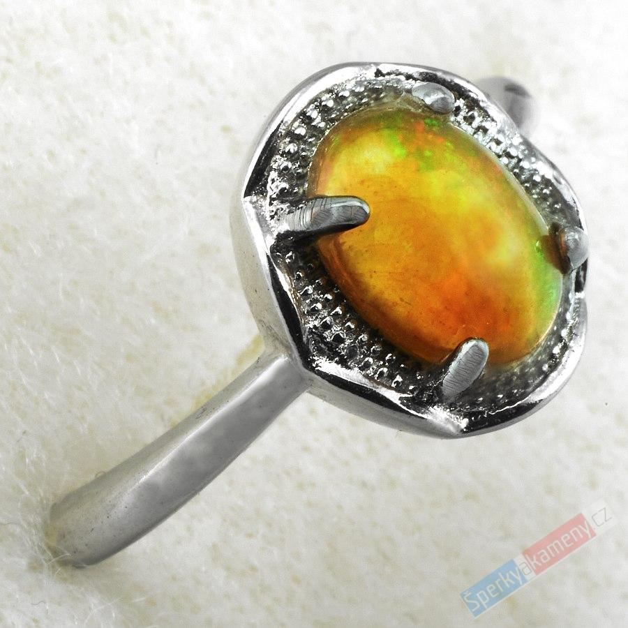 Stříbrný prsten (Ag 925/1000) s drahým opálem QA, vel. kamene cca 8 x 6 mm (ODR516R)