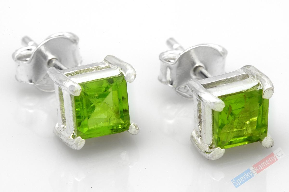 Stříbrné náušnice - puzetky (Ag 925/1000) s broušeným olivínem QA, vel. kamene cca 6 x 6 mm (OL2910U)