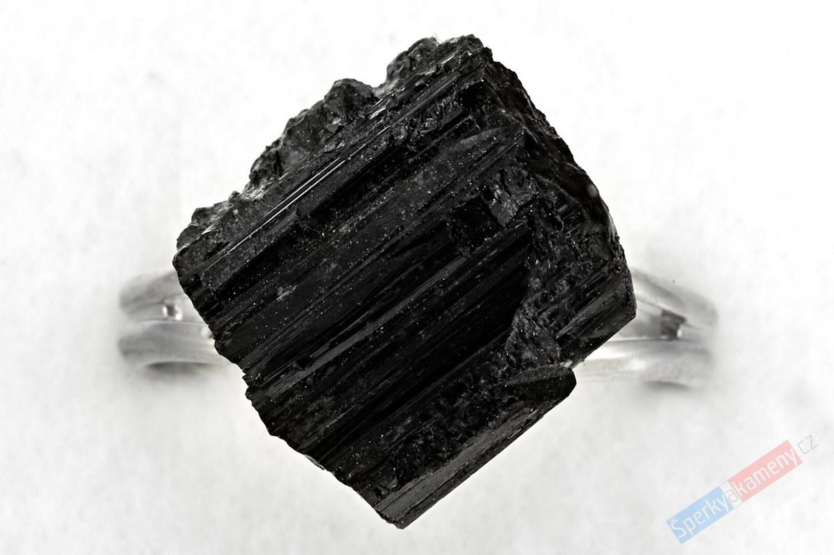 Prsten z krystalu turmalínu skorylu QA, velikost kamene cca 15 x 14 mm (TU1620R)