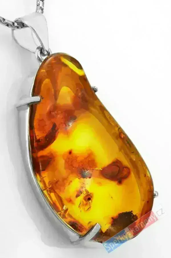 Větší stříbrný přívěsek (Ag 925/1000) s baltským jantarem QAA, kapka s fosiliemi cca 46 x 27 mm, "medové království" (JA2783P)