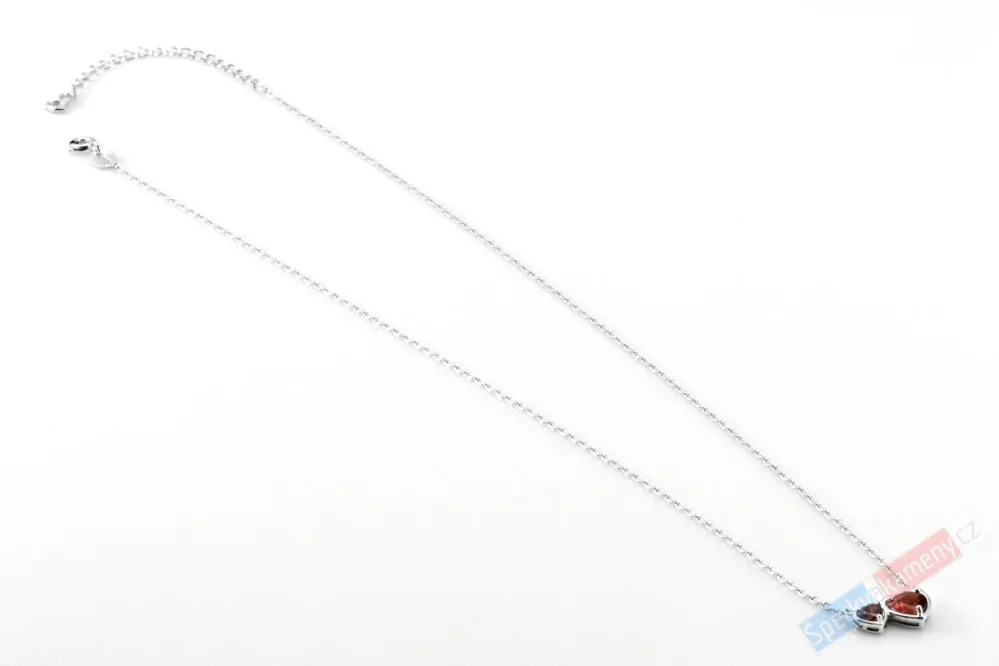 Minimalistický stříbrný náhrdelník (Ag 925/1000) se srdíčky z broušeného granátu almandin QA (GR9683S)