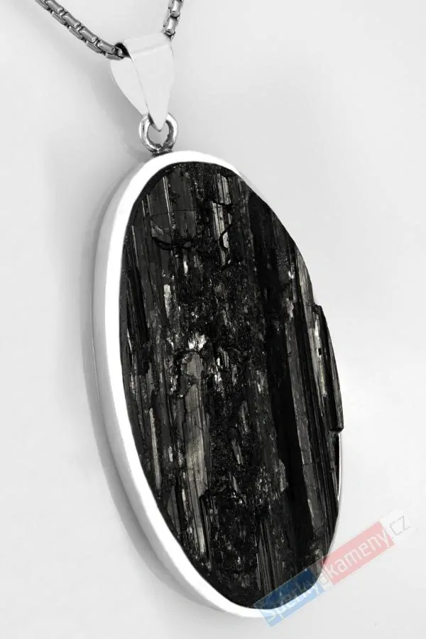 Velký stříbrný přívěsek (Ag 925/1000) s turmalínem skorylem QAA, přírodní krystal cca 54 x 28 mm, "ochranný štít proti negativní energii" (TU1391P)