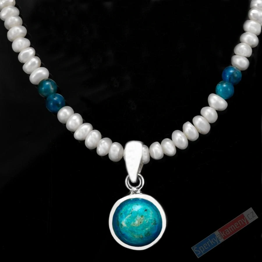 Minimalistický náhrdelník v boho stylu z bílých říčních perel s přívěskem z peruánského modrého opálu QA (RARITA), stříbro Ag 925/1000, "princezna z rodu Inků" (OPE7865S)