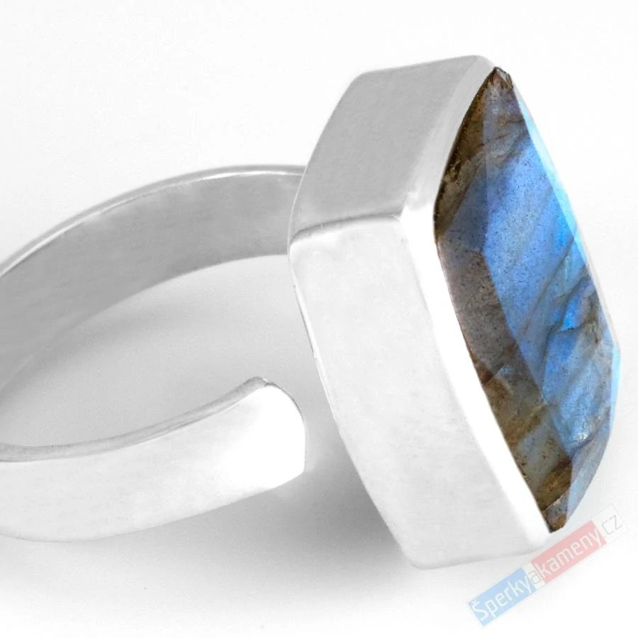 Unisex stříbrný prsten (Ag 925/1000) s broušeným labradoritem QAA, vel. kamene cca 18 x 16 mm (LB5142R)
