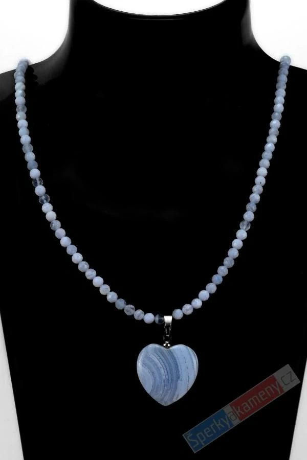 Originální náhrdelník v boho stylu z broušeného modrého chalcedonu s přívěskem QA, stříbro Ag 925/1000 (CHA4841S)