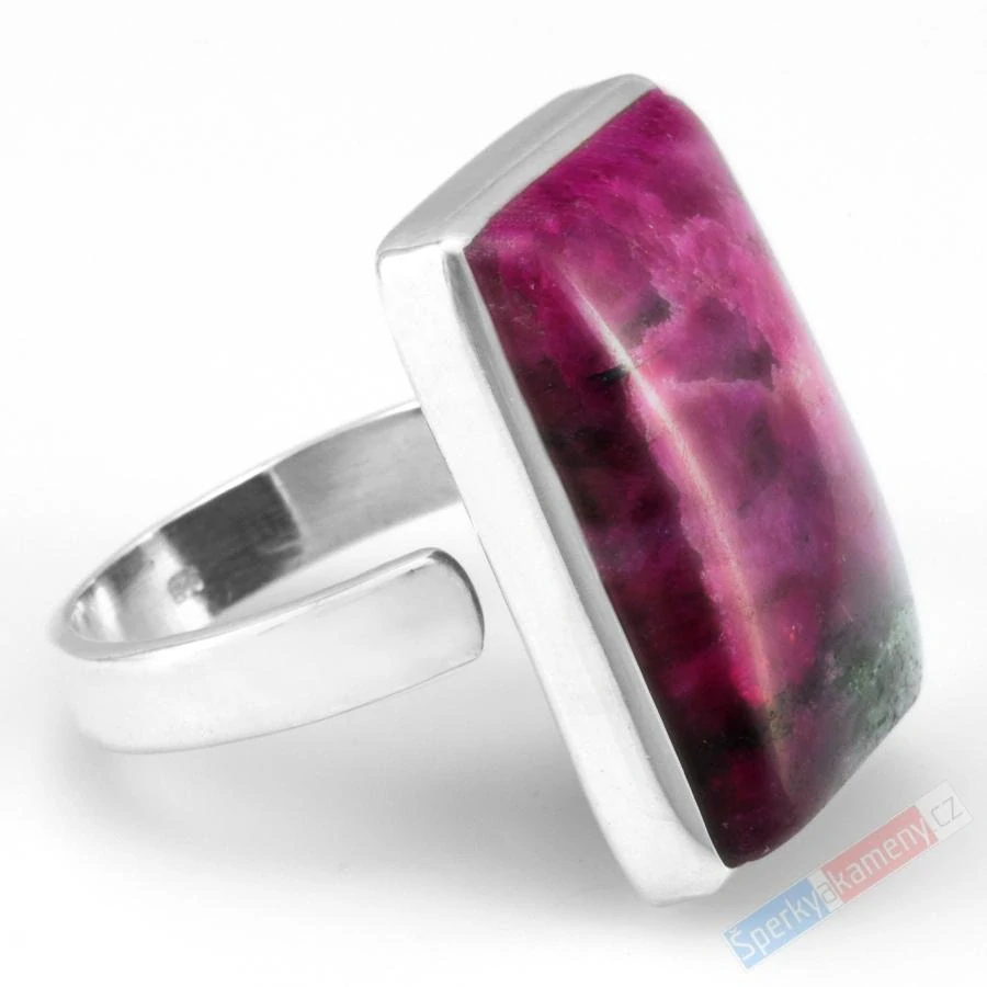 Unisex stříbrný prsten (Ag 925/1000) s rubínem a zoisitem QA, vel. kamene cca 25 x 17 mm (RF1391R)