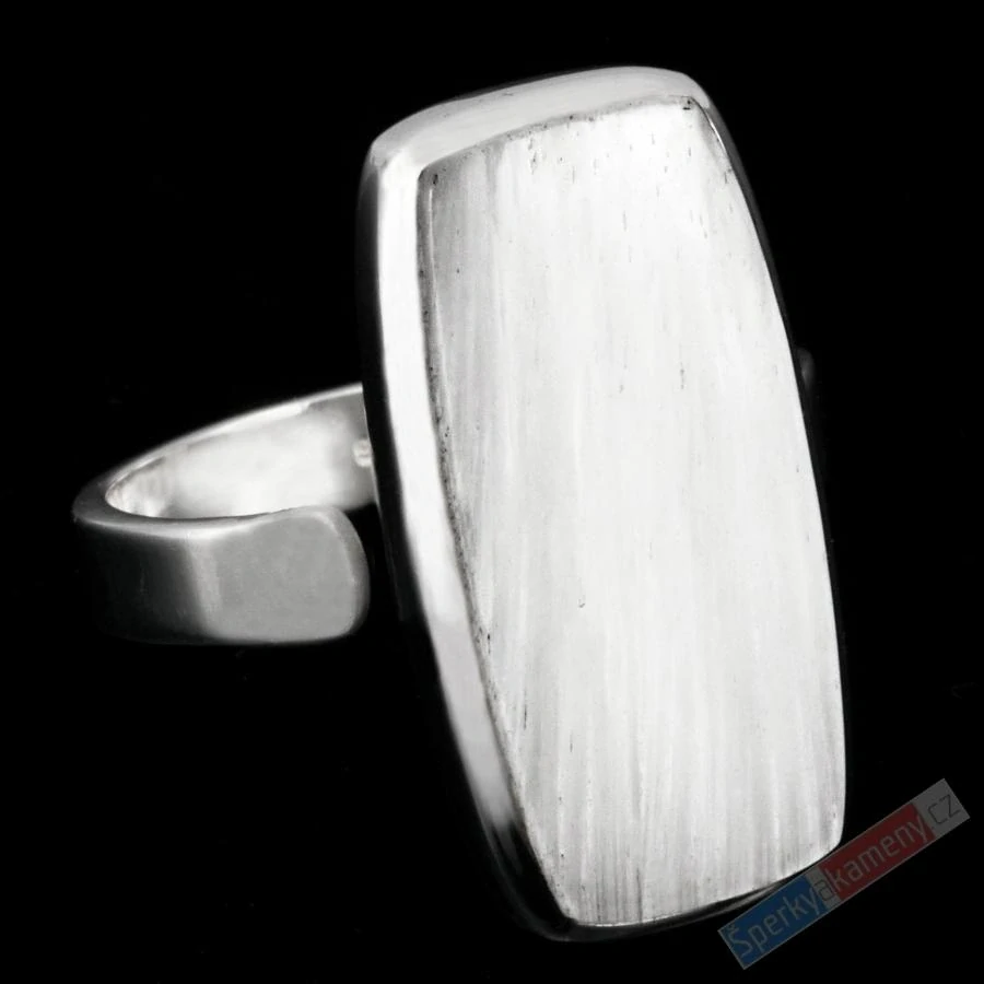 Velký unisex stříbrný prsten (Ag 925/1000) s bílým skolecitem QA, vel. kamene cca 26 x 14 mm, "andělská křídla", RARITA (SC6056R)