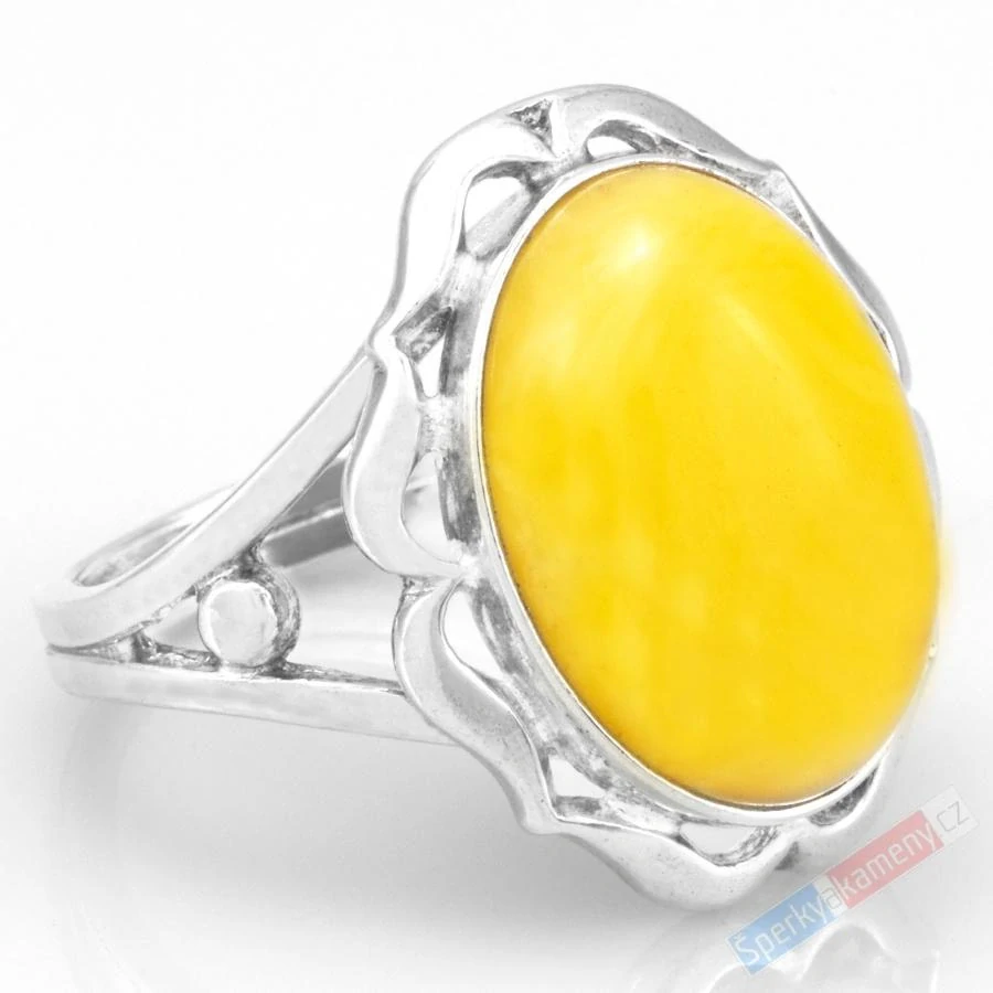 Stříbrný prsten (Ag 925/1000) se žlutým jantarem QA, vel. prstenu cca 22 x 18 mm (JA7266R)