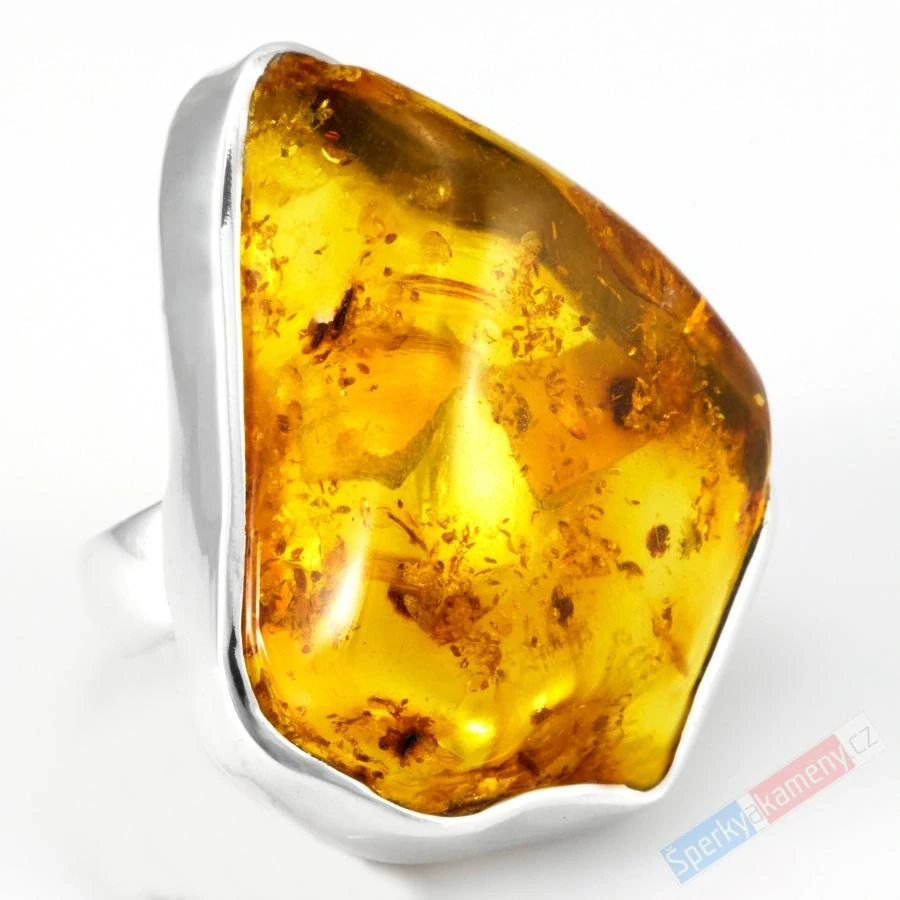 Velký stříbrný prsten (Ag 925/1000) s přírodním baltským jantarem QAA, vel. kamene cca 41 x 32 mm, nádherný jantar, zajímavý tvar prstenu, POUZE VELIKOST 58 (JA1515R)