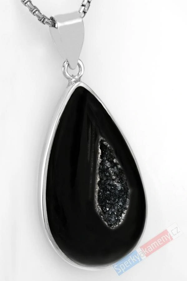 Větší stříbrný přívěsek (Ag 925/1000) s onyxem s přírodní drůzou QA, kapka cca 40 x 23 mm (ON7263P)