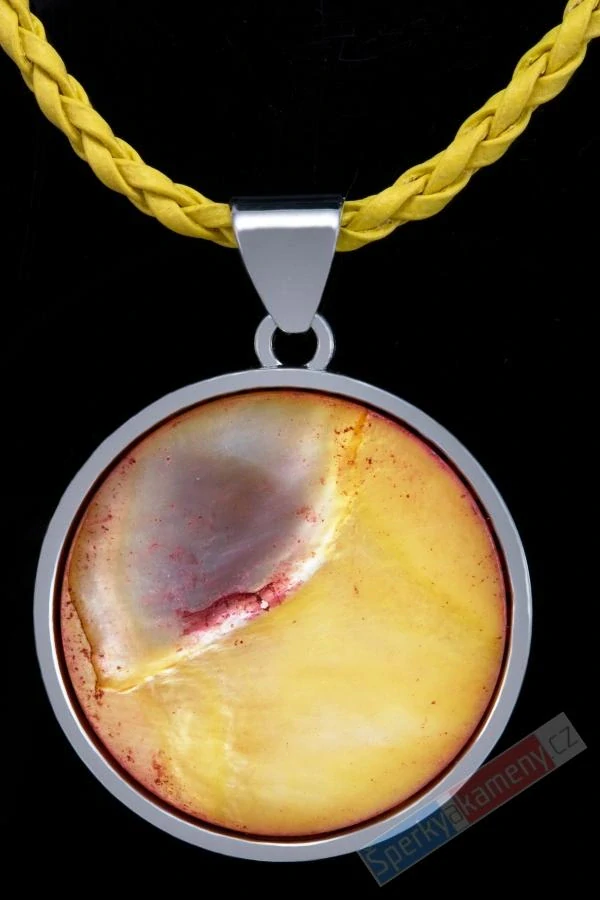 Originální přívěsek v boho stylu z perleti a stromu života, prům. cca 33 mm (PE701P)