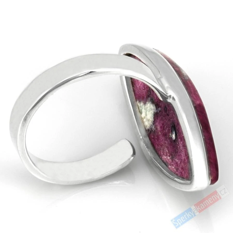 Velký stříbrný prsten (Ag 925/1000) s rubínem QA, vel. kamene cca 32 x 14 mm (RU9083R)