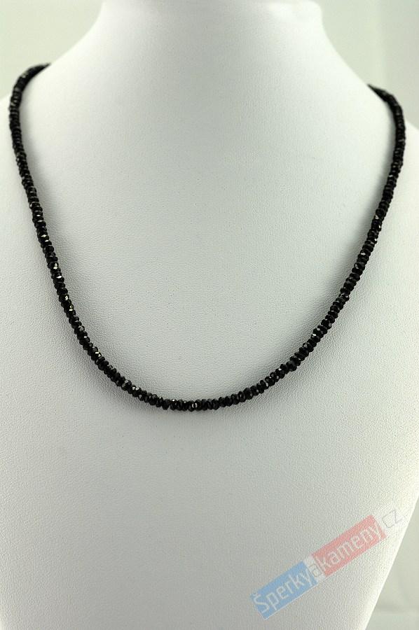 Náhrdelník z broušeného turmalínu skorylu, QA, cca 1-2 mm, stříbro Ag 925/1000 (TUS472B)