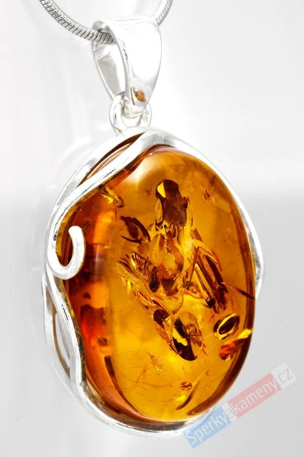 Stříbrný přívěsek (Ag 925/1000) s baltským jantarem QAA, ovál cca 32 x 24 mm, "medové království" (JA1296P)