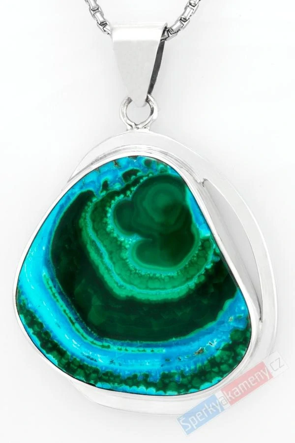 Větší stříbrný přívěsek (Ag 925/1000) s malachitem v chryzokolu QAA, cca 40 x 37 mm, "krása Boyomských vodopádů" (CHLM2098P)