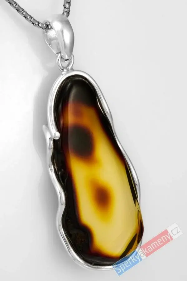 Velký stříbrný přívěsek (Ag 925/1000) s baltským jantarem QAA, plátek cca 54 x 25 mm, "zapadající slunce" (JA1354P)