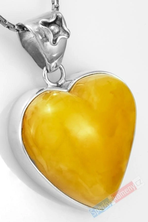 Stříbrný přívěsek (Ag 925/1000) se žlutým baltským jantarem QAA, srdce cca 35 x 35 mm, "srdce pro vílu ze slunečního království III" (JA3118P)