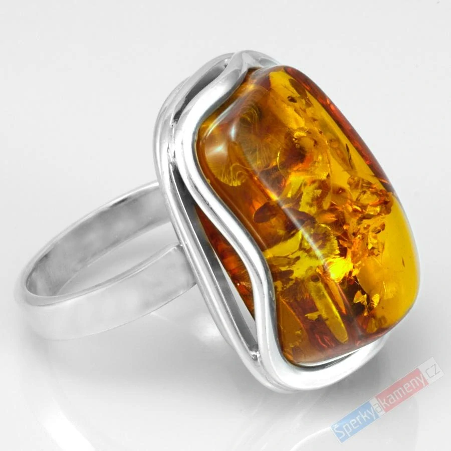 Velký stříbrný prsten (Ag 925/1000) s baltským jantarem QAA, vel. kamene cca 28 x 21 mm, "krása v barvě medu II", VELIKOST 58 (JA1412R)