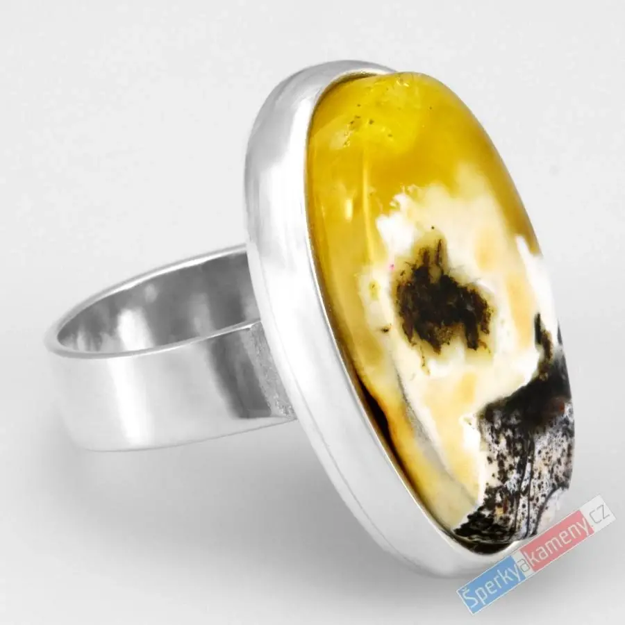 Stříbrný prsten (Ag 925/1000) s baltským bílým jantarem prorostlým ve žlutém jantaru s inkluzemi QAA, vel. kamene cca 29 x 17 mm, VELIKOST 57/58, "den a noc" (JA2118R)