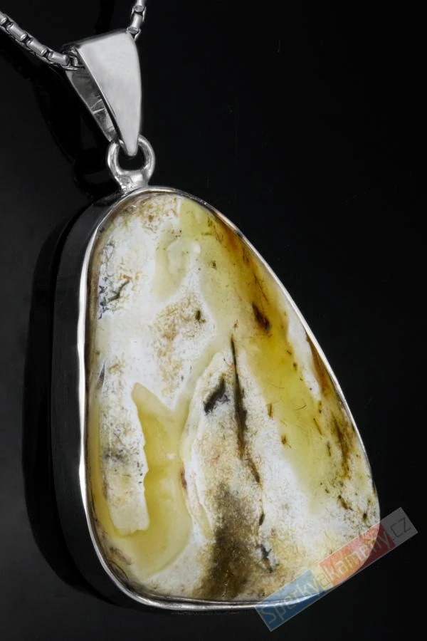 Větší stříbrný přívěsek (Ag 925/1000) s baltským bílým jantarem s inkluzemi QAA, kapka cca 44 x 33 mm, "bílá pěna na caffè latte" (JA2871P)