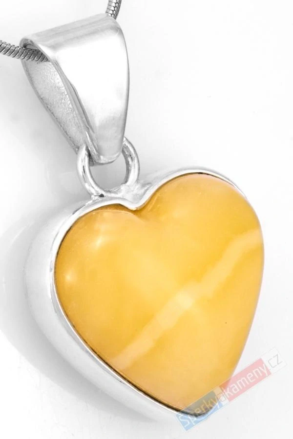 Stříbrný přívěsek (Ag 925/1000) s baltským bílým jantarem QAA, srdce cca 24 x 25 mm, "když se do žluté přidá smetana" (JA1246P)