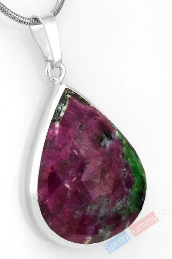 Stříbrný přívěsek (Ag 925/1000) s rubínem v zoisitu QA, kapka cca 27 x 22 mm, "trsy růží v trávě" (RF7865P)
