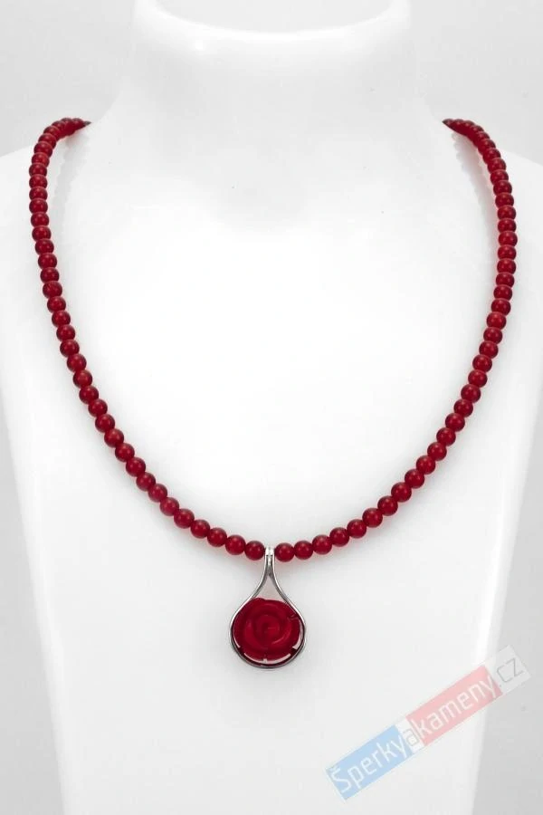 Originální náhrdelník v boho stylu z korálu s přívěskem z korálu ve tvaru růže, "šperk pro princeznu z království růží II." (K1113S)