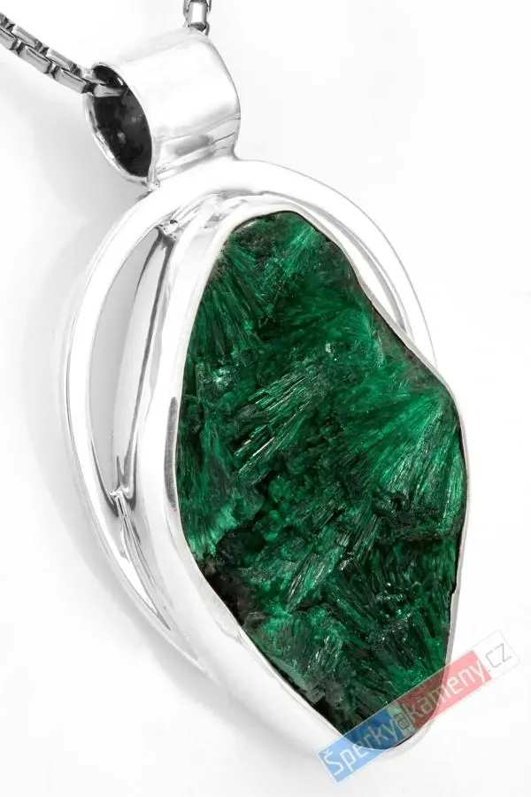 Stříbrný přívěsek (Ag 925/1000) s přírodním malachitem QAA, cca 39 x 27 mm, "zelený samet" (MA1923P)