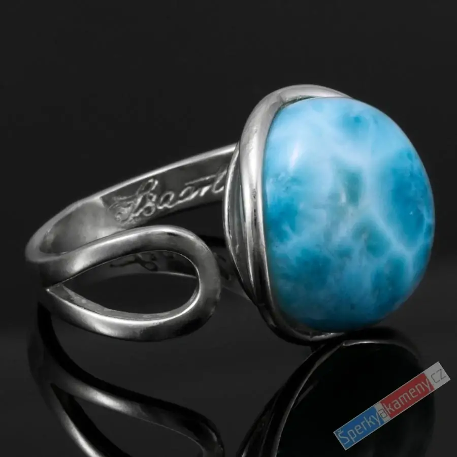 Stříbrný prsten (Ag 925/1000) s larimarem QAA, kámen o průměru cca 15 mm, RARITA (LR6390R)