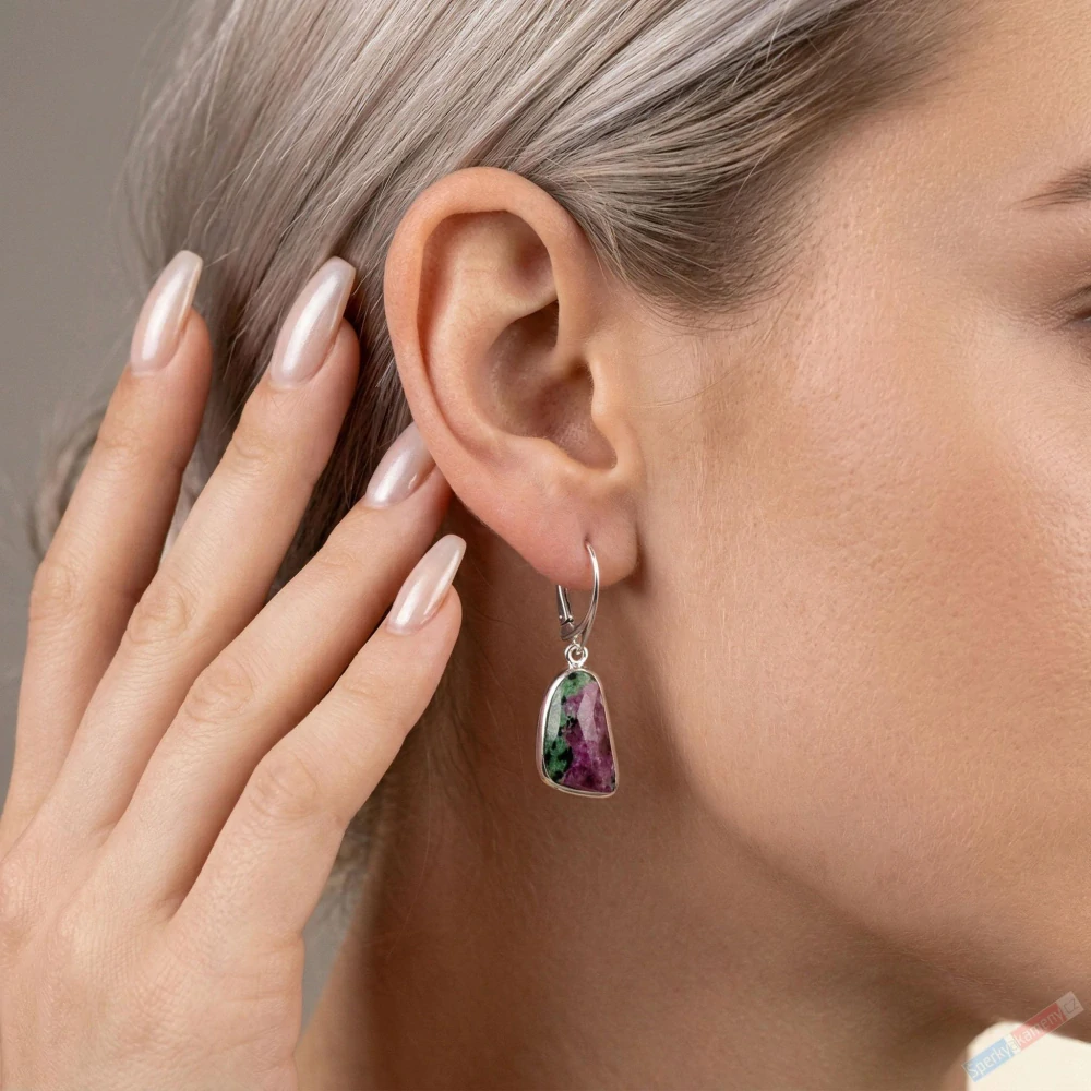 Stříbrné náušnice (Ag 925/1000) s rubínem v zoisitu QA, cca 22 x 13 mm (RF1091U)