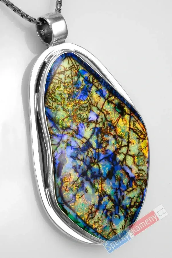 Velký stříbrný přívěsek (Ag 925/1000) s drahým opálem vytvořeným v amerických laboratořích QA, cca 57 x 40 mm, nádherná hra barev (ODA2807P)