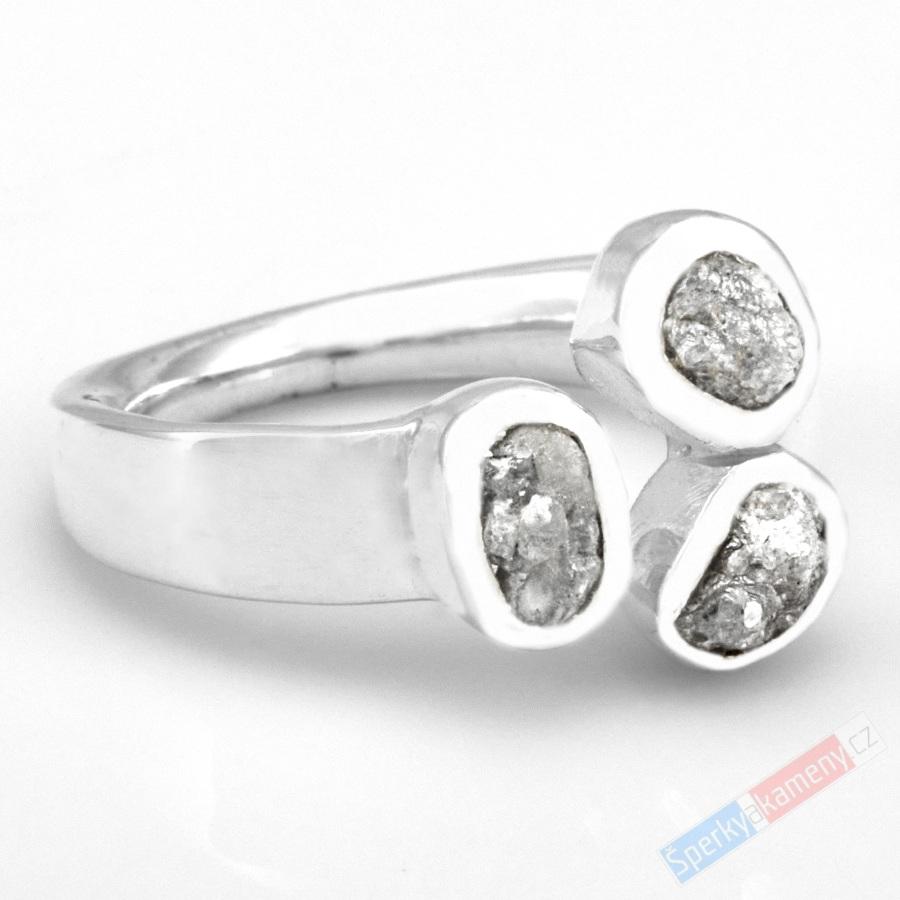 Originální stříbrný prsten (Ag 925/1000) se třemi surovými diamanty QA, kameny o velikosti cca 6 až 8 mm, POUZE VELIKOST 59/60, "prsten pro princeznu z diamantových skal" (DA2118R)