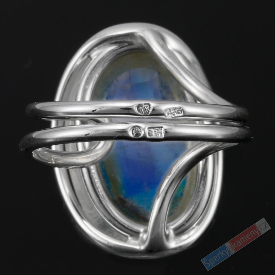 Stříbrný prsten (Ag 925/1000) s bílým měsíčním kamenem QAA, cca 25 x 18 mm, nádherná modrá opalizace, VELIKOST 57/58 (ME1018R)