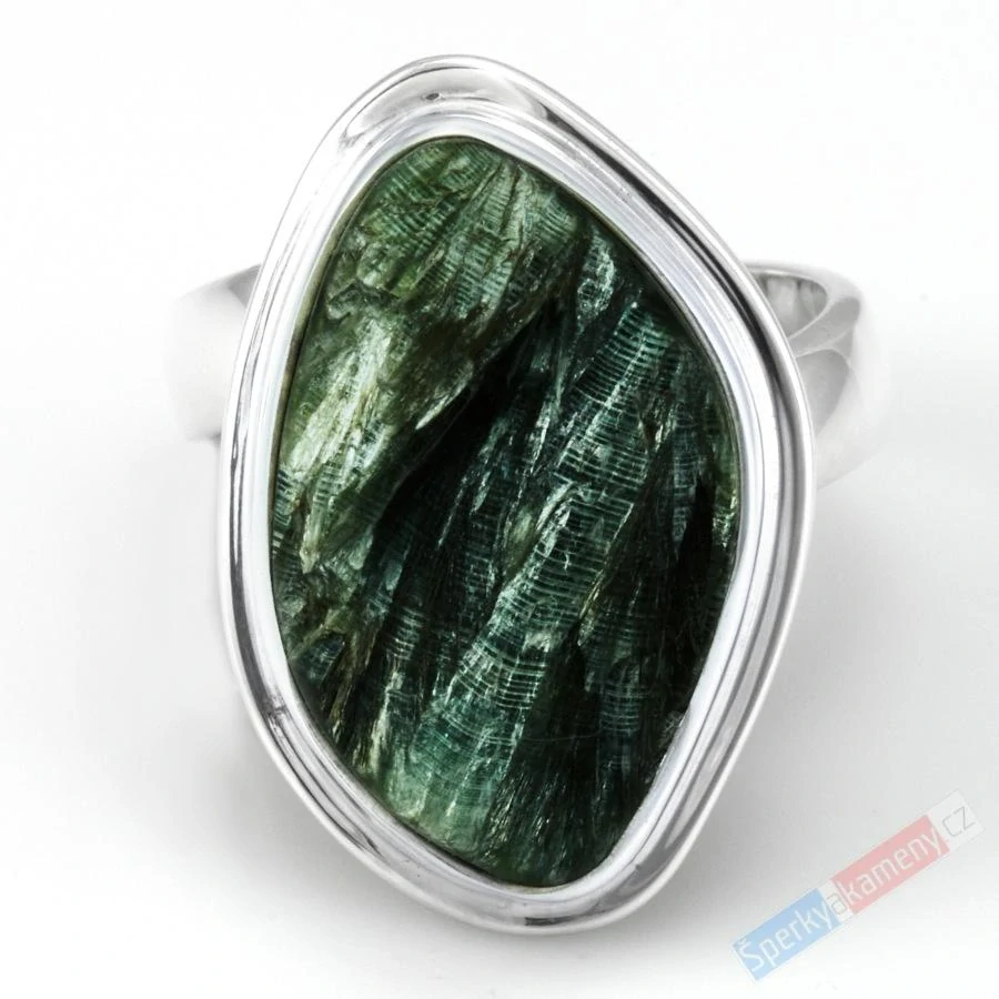 Velký stříbrný prsten (Ag 925/1000) s přírodně ponechaným serafinitem QAA, vel. kamene cca 28 x 19 mm, VELIKOST 59/60, RARITA (SF1325R)