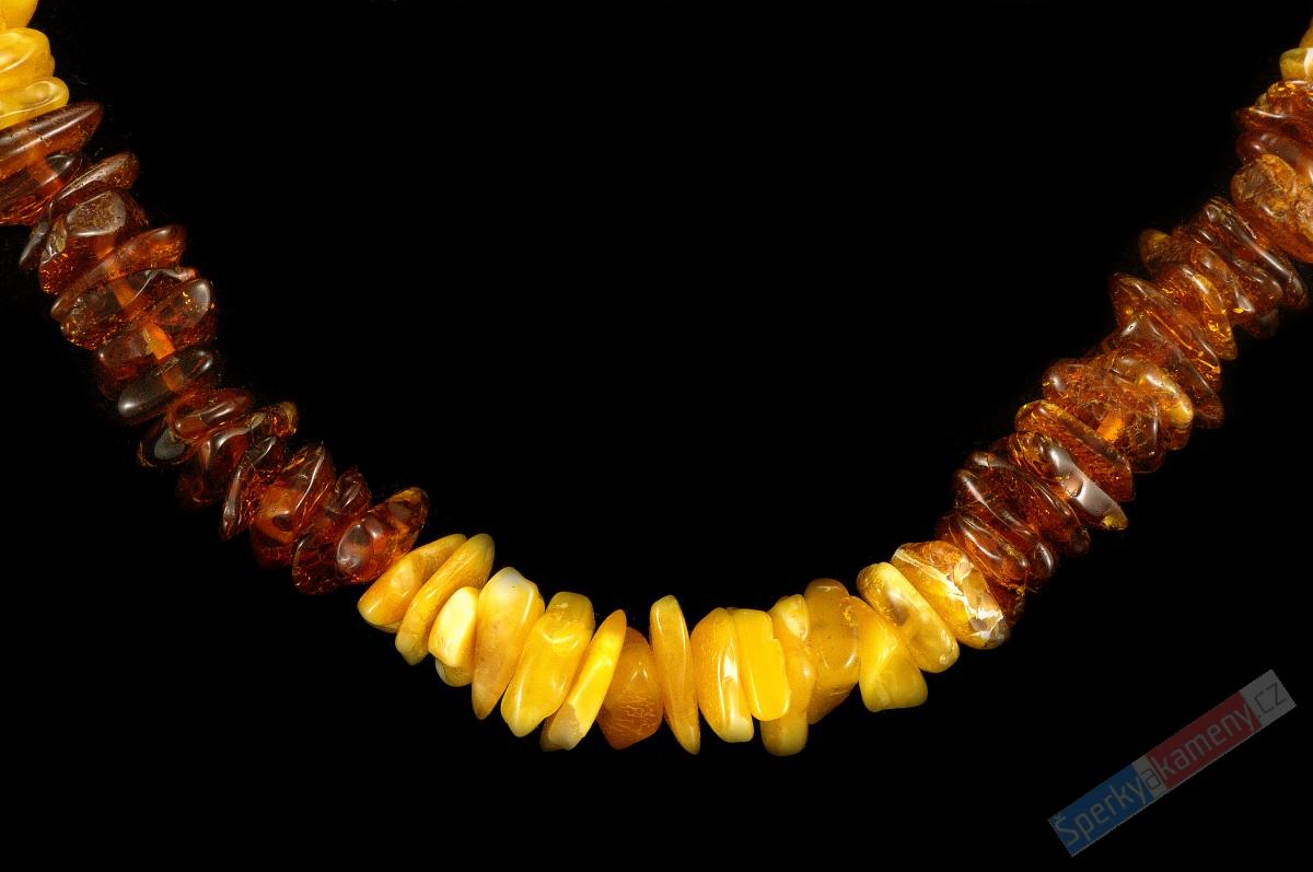 Náhrdelník z jantaru, kombinace barev, kousky cca 10 x 3 mm (JA200S)